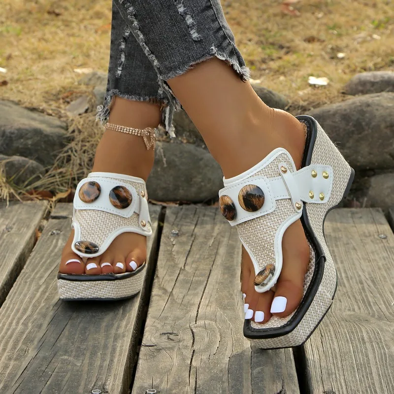 Aurelle Sculpted Strap Sandals - Image 2