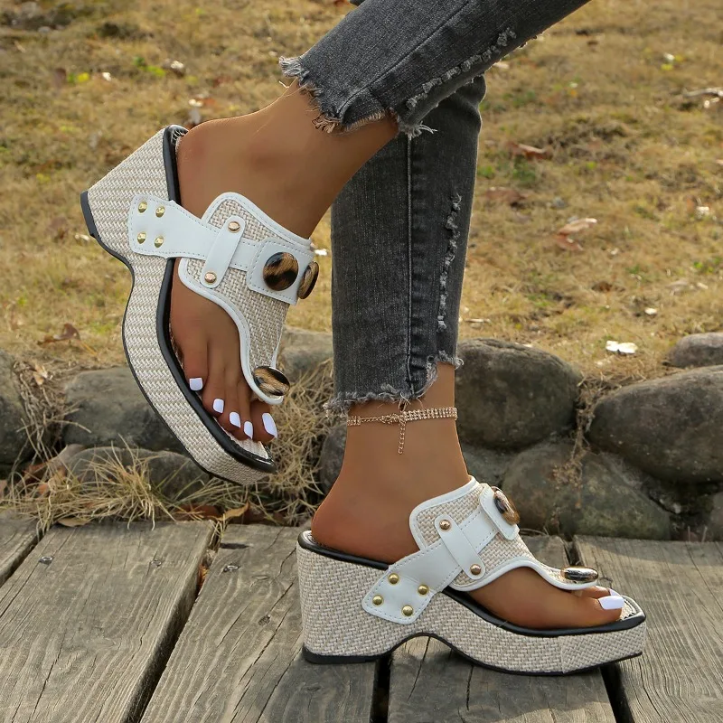 Aurelle Sculpted Strap Sandals - Image 4