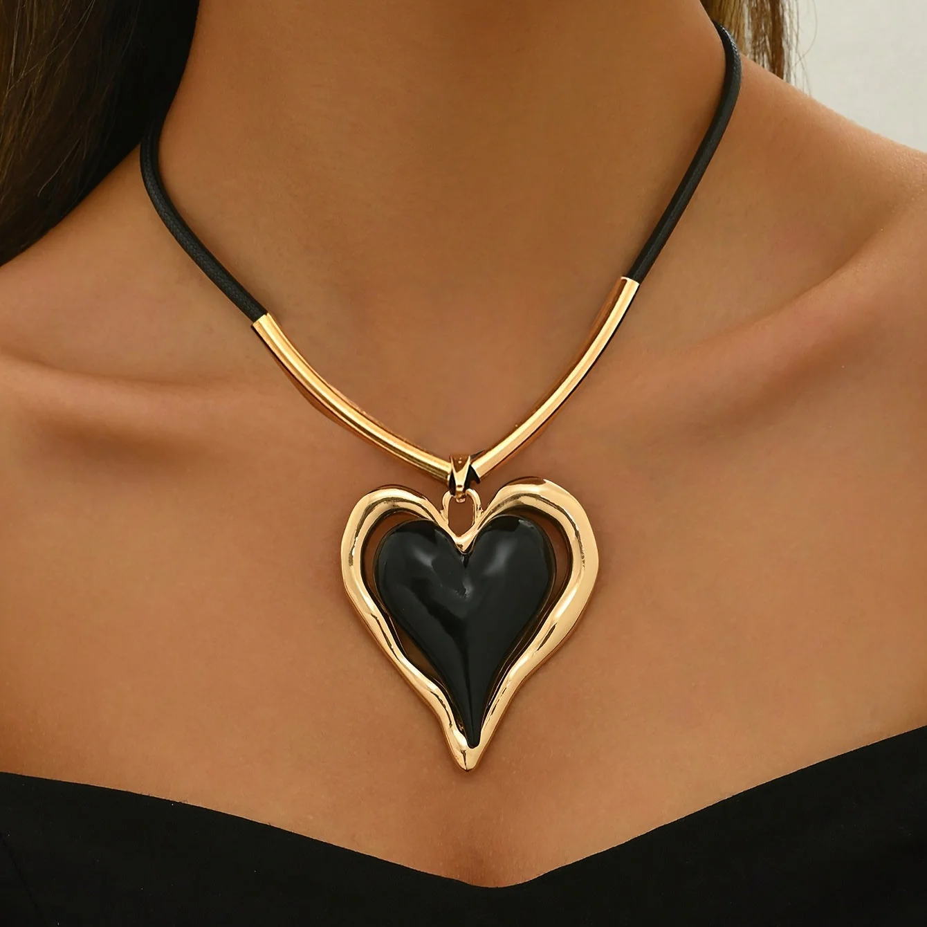 Bella Heart Core Pendant Necklace - Image 4